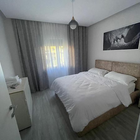 Lacasa-21 Dhjetori Tirana Exteriér fotografie